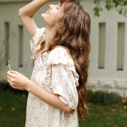 Chemise de Nuit Décontractée Petite Fleurie en Satin